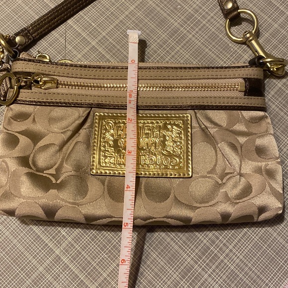 Coach Monogram Wristlet. NWOT - Picture 9 of 9